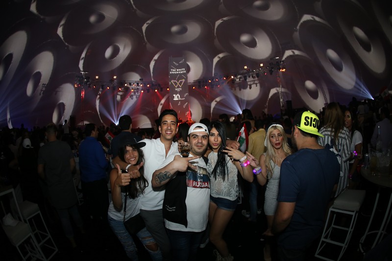 The WHITE Experience Feat. AKON Part 1